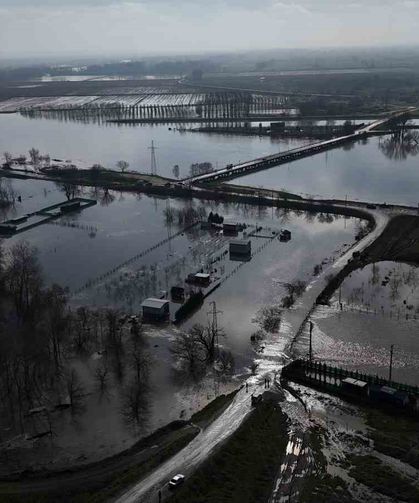 Meriç Nehri taştı, tarım arazileri ve yerleşim alanları sular altında kaldı