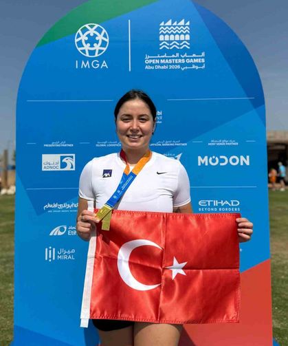 Milli yüzücü Bengisu Avcı'dan, Abu Dhabi'de dünya şampiyonluğu