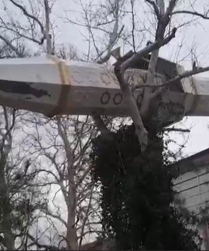 Osmaniye'de şiddetli rüzgar cami minaresini devirdi