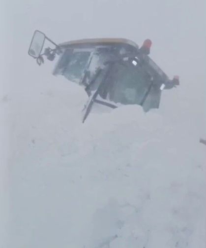 Sahara Geçidi'nde çığ: Kurtarma ekipleri de mahsur kaldı