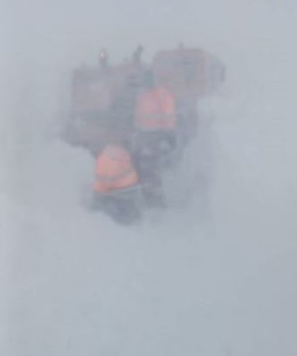 Sahara Geçidi'nde Kara Yolları ekibinin üzerine çığ düştü