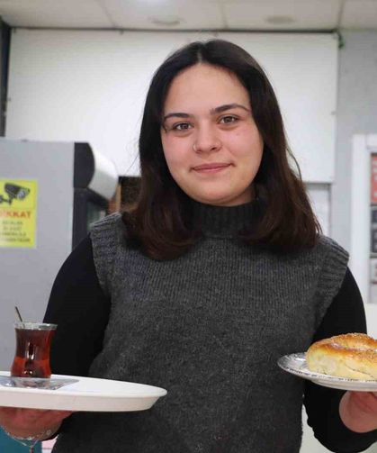 Sosyal medya yerine hayaline odaklandı, 3 sene çalışıp biriktirdiği para ile 18 yaşında kafe açtı
