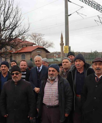 Teravih namazı için 5 kilometre yürümek istemiyorlar