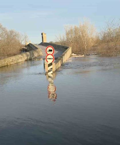 Tunca Nehri'nde turuncu alarm sürüyor, Sarayiçi'nde su yayılımı devam ediyor
