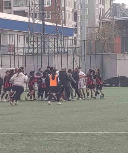 Van'da maç bitti yumruklar konuştu