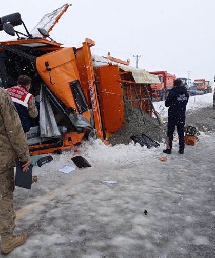 Van'daki trafik kazasında ölü sayısı 2'ye yükseldi