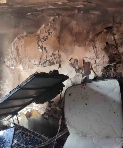 Yangında kuşları yanan çocuğu mahalle sakinleri teselli etti