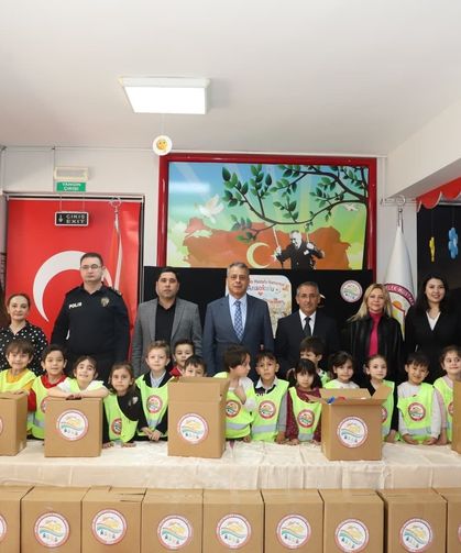 Aksu'da miniklerden büyük dayanışma: 51 Ramazan kolisi ihtiyaç sahiplerine ulaştırılacak