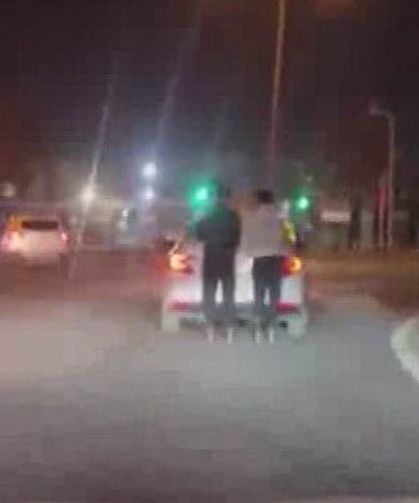 Diyarbakır'da patenli gençlerin tehlikeli yolculuğu