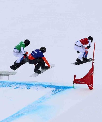 Dünya'nın yıldızları Palandöken'de yarışıyor