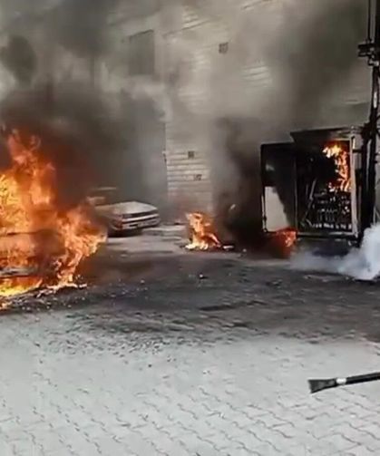 Elektrik panosu alev aldı, 3 araç zarar gördü