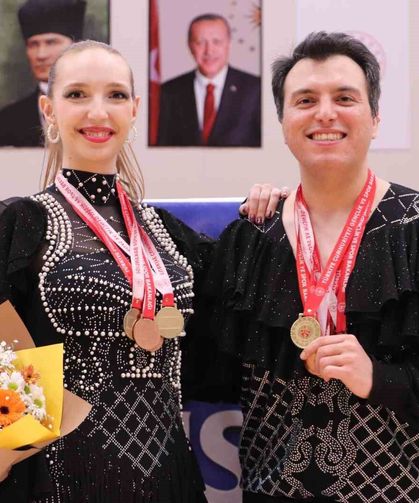 Eskişehir'de pistin tozunu attırdılar: 300 sporcu şampiyonluk için ter döktü