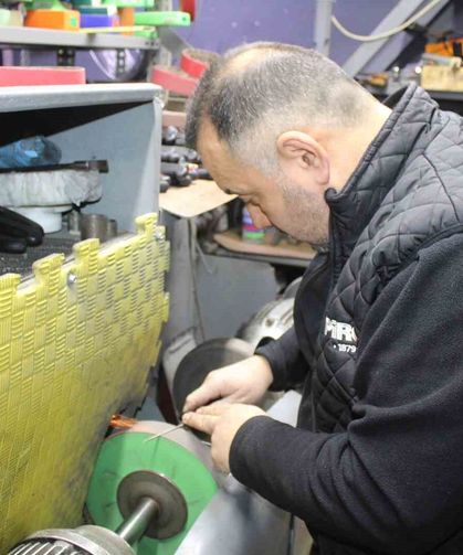 Fileto bıçakları elinde yeniden şekilleniyor