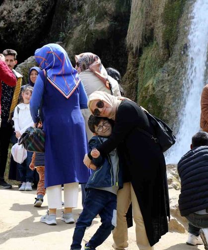 Girlevik Şelalesi'ne bayramda ziyaretçi akını