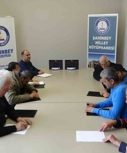 Görme engeliler Braille alfabesi öğreniyor