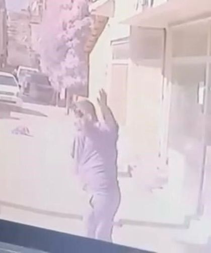 İzmir'de alacak verecek kavgası kanlı bitti: 1 yaralı