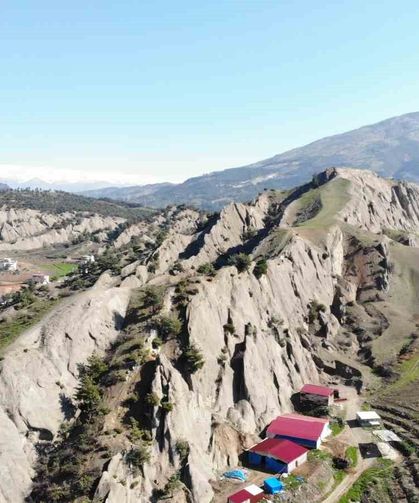 Kahramanmaraş'ta sivri ve keskin kayalar