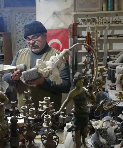Kilis'te taş oymacılığının son ustası bayramda da tezgah başında