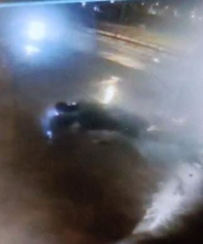 Kontrolden çıkan otomobil reklam panosuna çarptı: 1 ölü, 2 yaralı