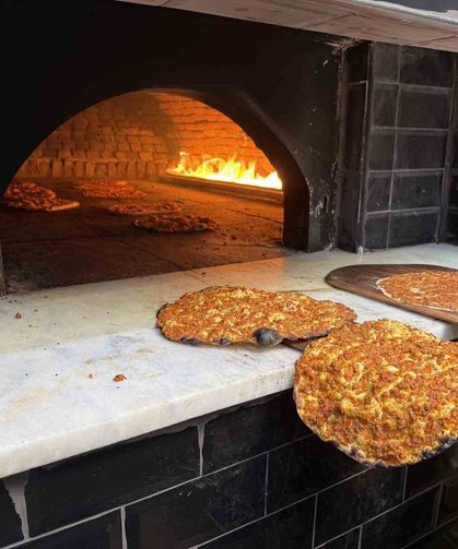 Lahmacun ustası 'Maçı kazanırsak bin lahmacun dağıtacağım' dedi, sözünü tuttu