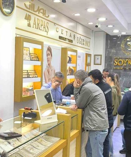 Muğla'da kuyumcularda çeyrek altın tükendi