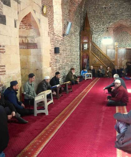 Muş'taki asırlık camide mukabele geleneği yaşatılıyor