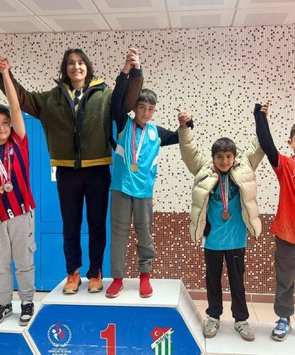 Öğrenciler atletizmde il dereceleri elde etti