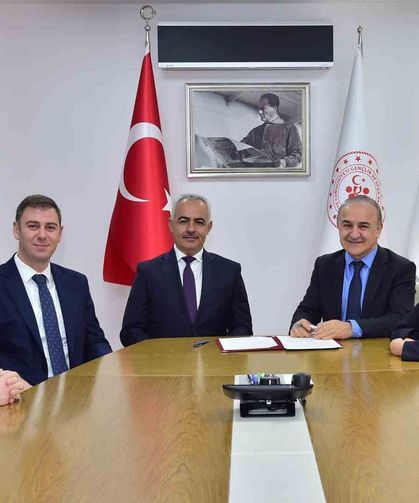 Oltu'ya dev yatırım: Modern spor salonu için imzalar atıldı