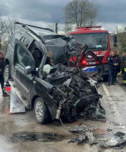 Ordu'da kamyon ile kamyonet kafa kafaya çarpıştı: 2 ölü, 2 ağır yaralı