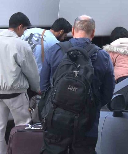 Ülkelerine giden İranlılardan Amerika ve İsrail'e tepki