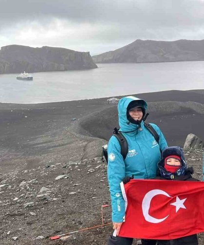 7 yaşındaki Pars, Güney Kutbu'nda Türk bayrağı açtı