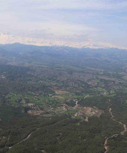 Adana'da bir yanda kar, bir yanda bahar