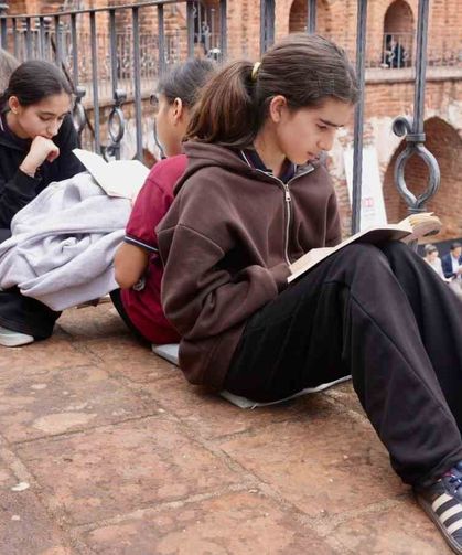 Alanya'da Kızılkule'nin 800. yılında 800 öğrenci aynı anda kitap okudu