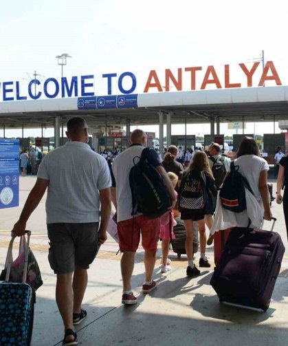 Antalya'da erken rezervasyonlarda iptallere rağmen akış devam ediyor talep umudu sürüyor