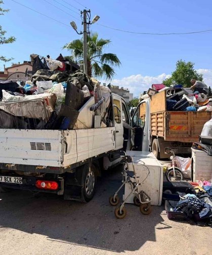 Belediye boşaltıyor, o dolduruyor: Daha önce 2 operasyonda 16 kamyon çöp çıkan evden 4 kamyon daha çöp çıktı