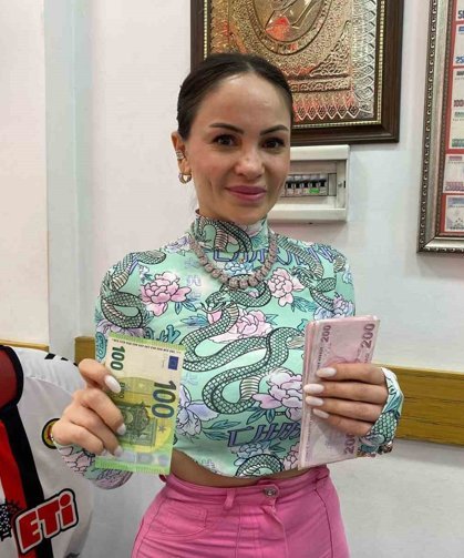 Bir anlık dalgınlıkla verilen 100 euro'yu müşteri geri getirdi