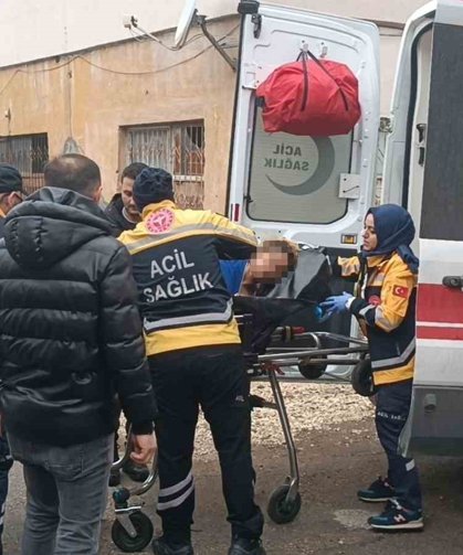 Boşanma aşamasında olduğu eşini dört yerinden bıçaklayıp eve kilitledi