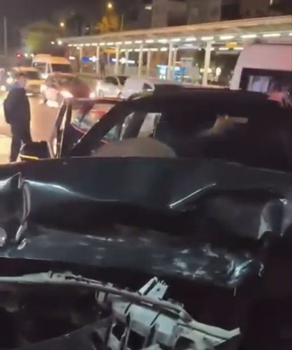 Bursa'da zincirleme kaza: 3 araç hurdaya döndü