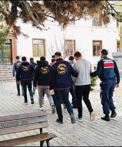 Çobanları hamama götürüp oyaladılar, 36 büyükbaş hayvanı çaldılar