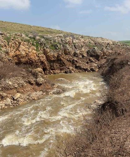 Dere suyu girdapta kayboluyor