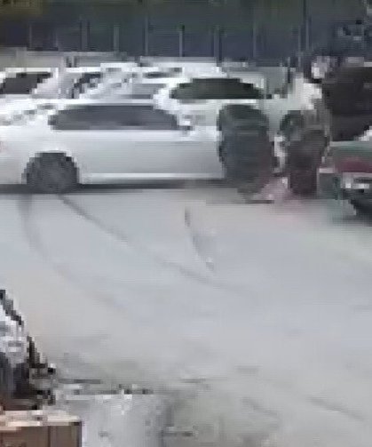 Drift atan, hızlı gelen kaza yapıyor