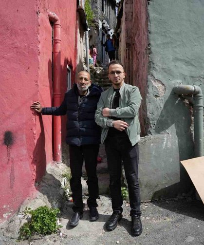 Eşiyle birlikte yaptığı poğaçalarla insanlara umut oluyor