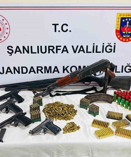 Evden çok sayıda silah, fişek ve mermi çıktı