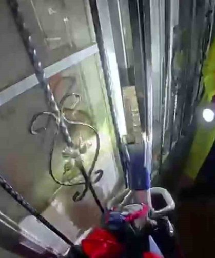 Evlerinde mahsur kalan vatandaşları AFAD kurtardı