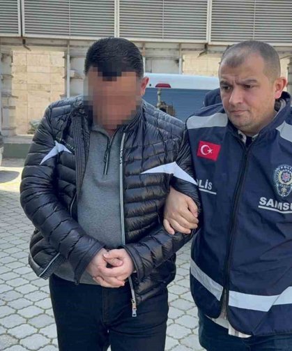 Fabrika müdürünün evinde cephanelik gibi silah ve malzeme çıktı