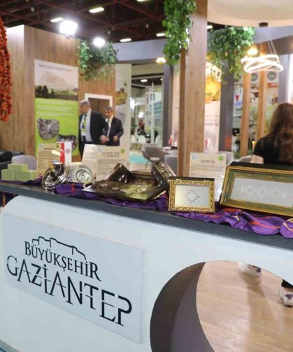 Gaziantep'in 109 coğrafi işaretli ürünü YÖREX'te gövde gösterisi yaptı