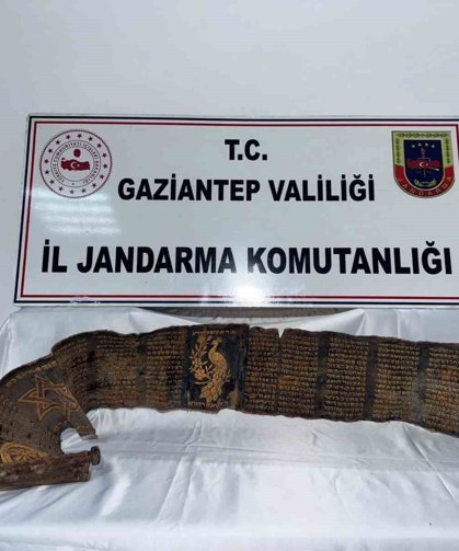 Gaziantep'te piton derisine İbranice altın yazmalı kitap ele geçirildi: 1 gözaltı