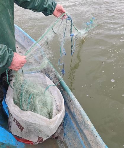 Gölde 800 metre balık ağı ele geçirildi