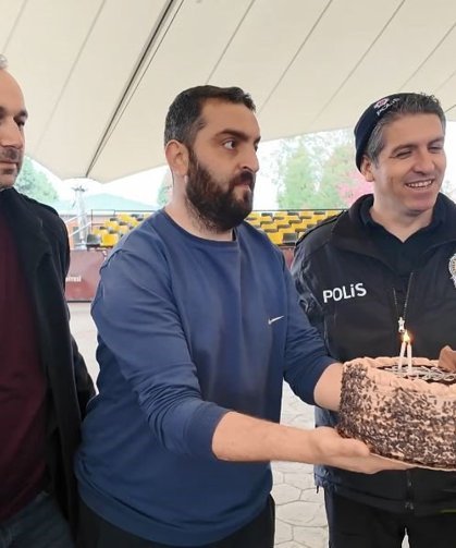 İhbara giden polislere pastalı sürpriz