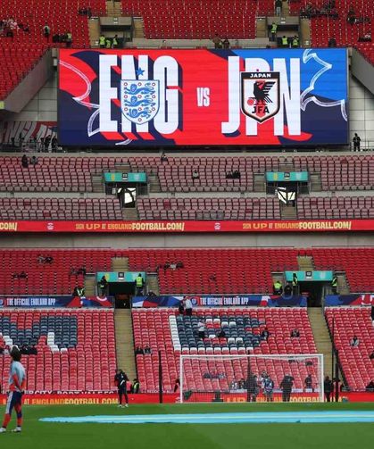 Japon taraftarlar, dünyaya örnek olmaya devam ediyor